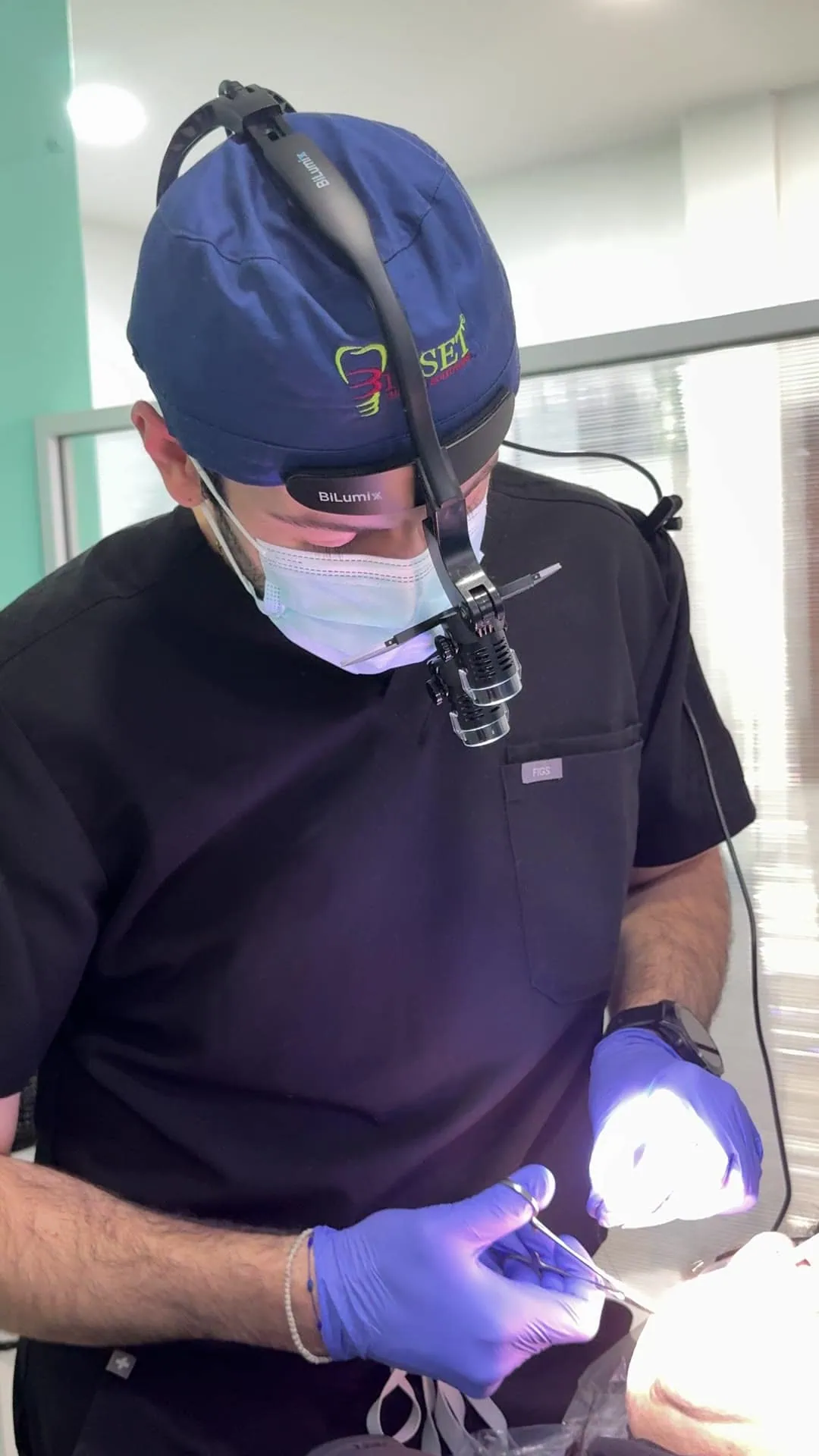 Dr. Elie Abboud performing implant surgery during advanced 3rd Set training